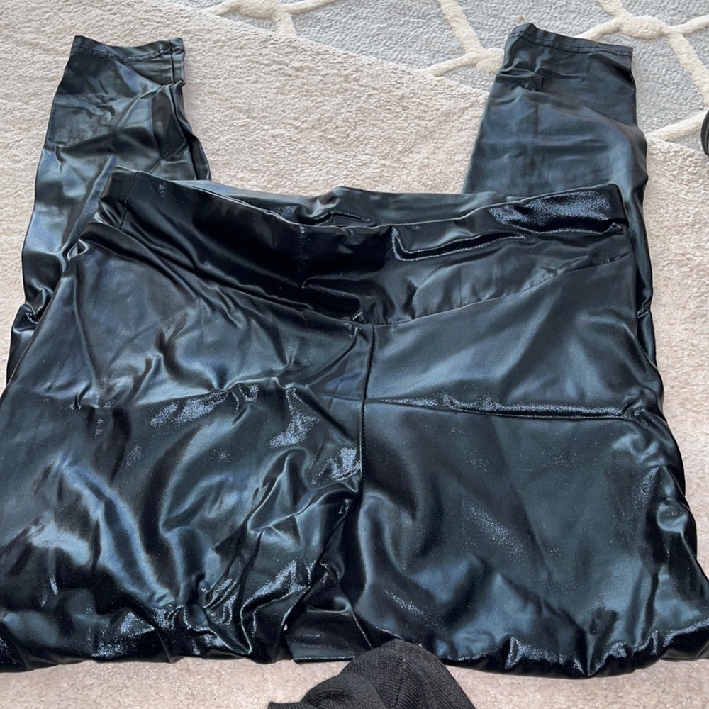 Hue Gloss Leggings Black NWT - Picture 4 of 4